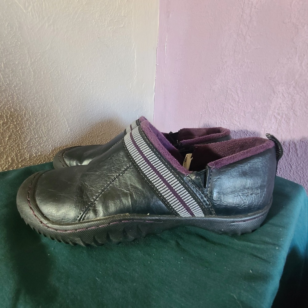 JBU Glee Slip On Shoes Womens 8.5 Black Purple Vegan Leather Faux Fur Clogs